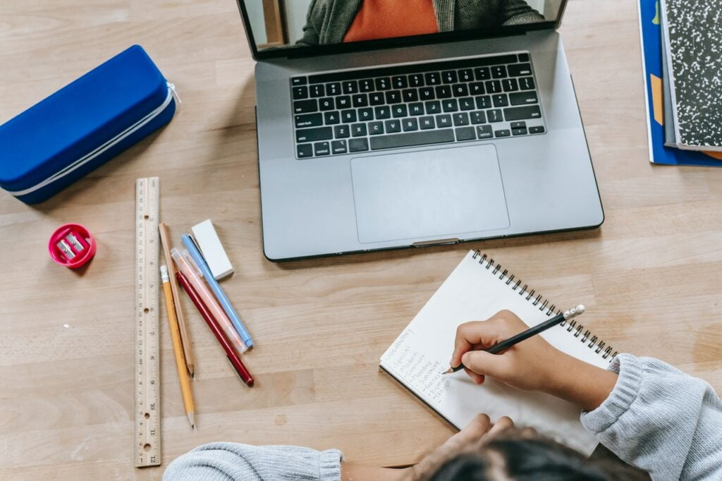 Quais cursos online que posso fazer e já consigo começar a trabalhar? 1 cursos online