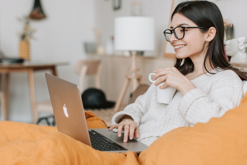 Quais cursos online que posso fazer e já consigo começar a trabalhar? 3 pexels vlada karpovich 4050388