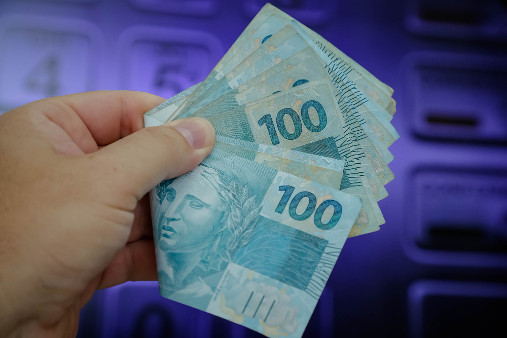 brazilian 50 100 reais banknotes