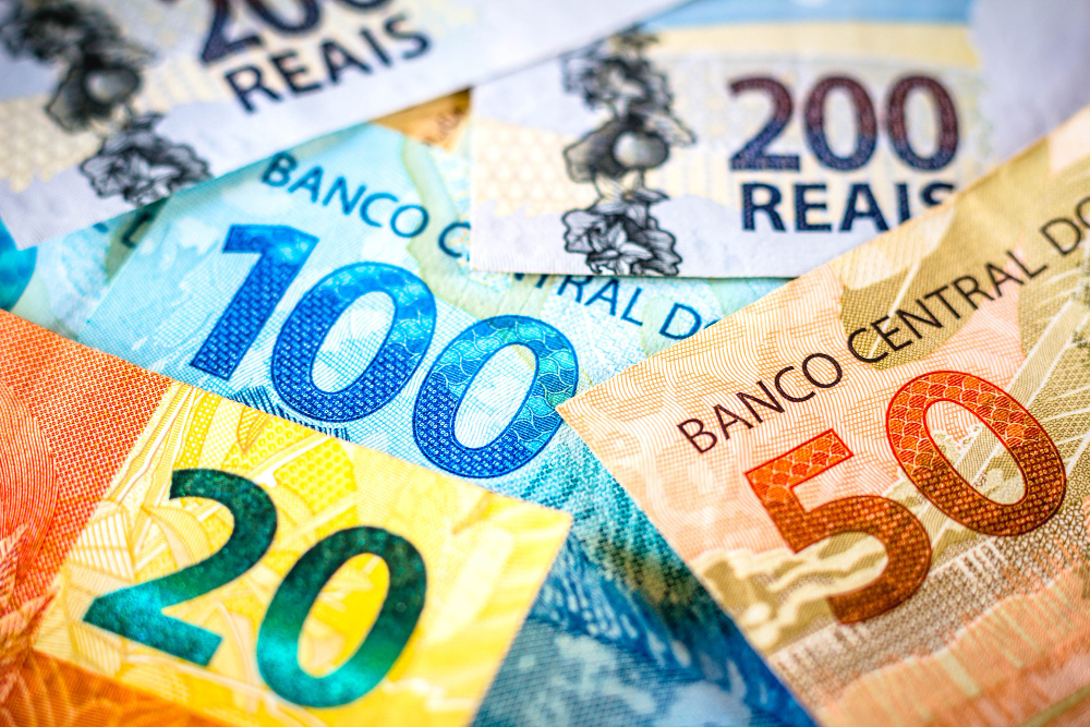 detail notes two hundred one hundred fifty twenty reais real is currency brazil