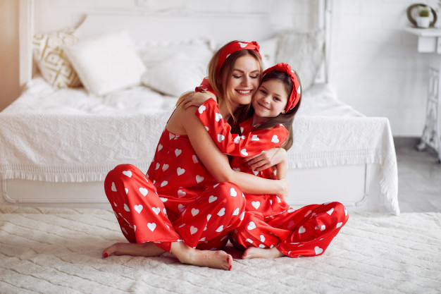 Mãe e filha: conheça a moda de pijamas que combinam