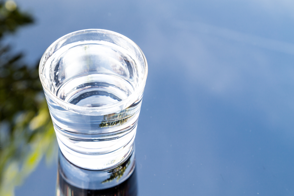 Beber água no calor: hidratação em dias quentes 4 agua alcalina