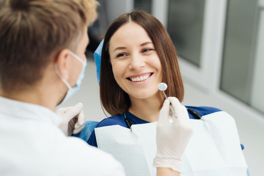 Quais são os benefícios da limpeza de dentes? 2 dentista odonto